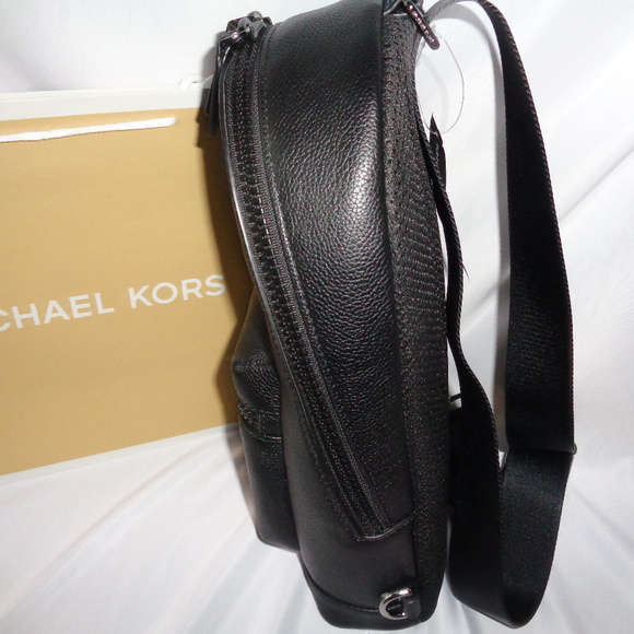 MICHAEL KORS COOPER SLINGPACK MENS - Picture 3 of 7